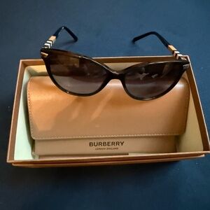 Women’s Burberry Black Classic Sunglasses News